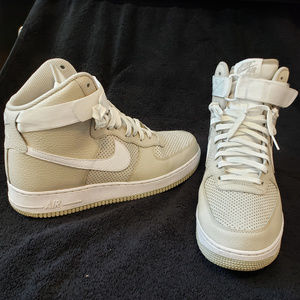 Nike Air Force 1 High 07s in pale grey/white